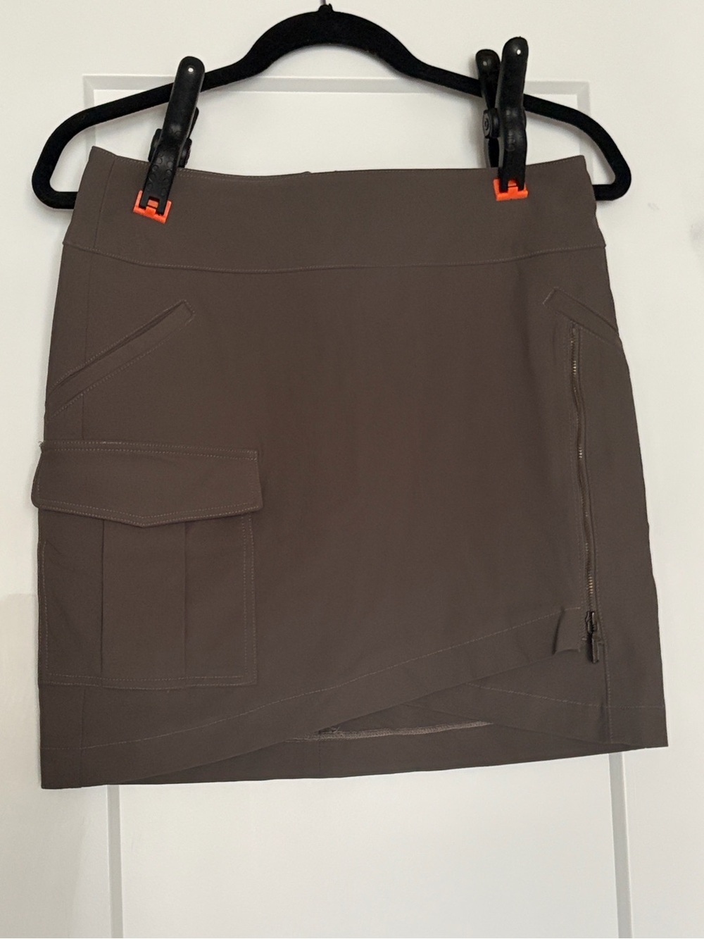 Nicole Miller Artelier taupe/Brown Cargo Pocket active stretch skirt